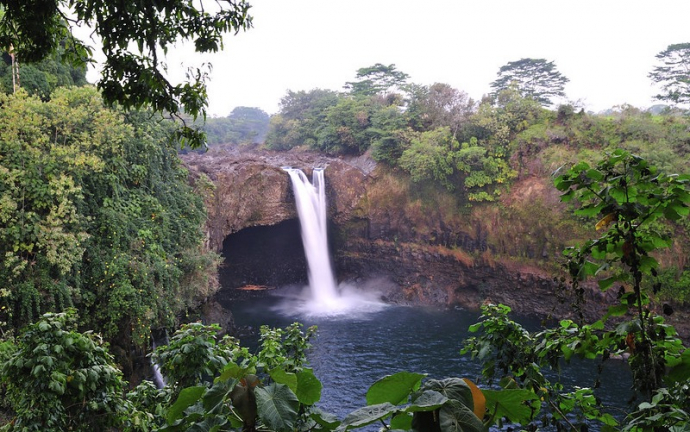 Rainbow Falls waterfall, Hawaii